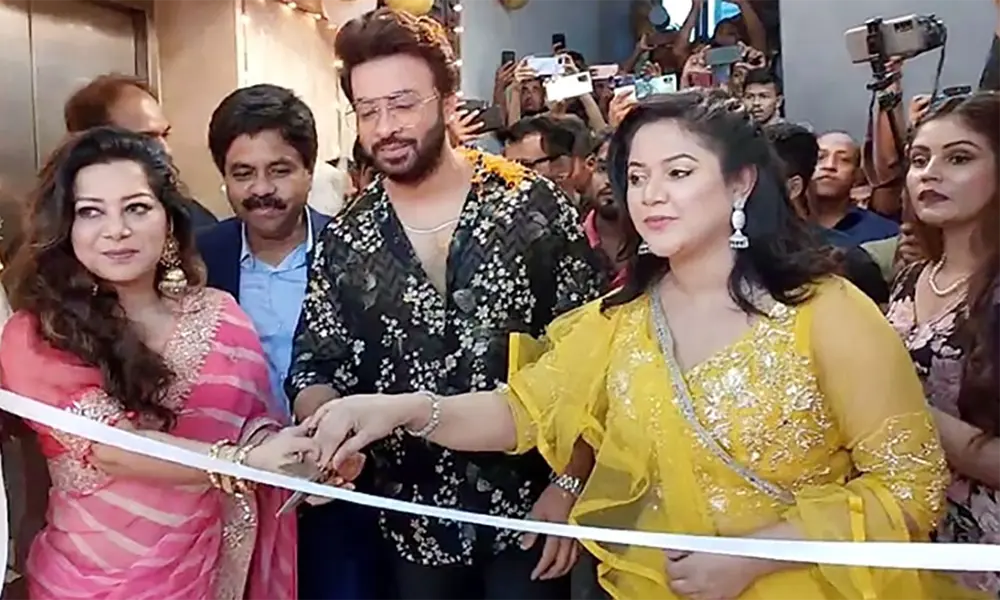 Shakib Khan Inaugurates 'Glowmax'