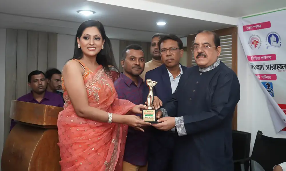 Nipun Gets QCOOM-TRAB Award